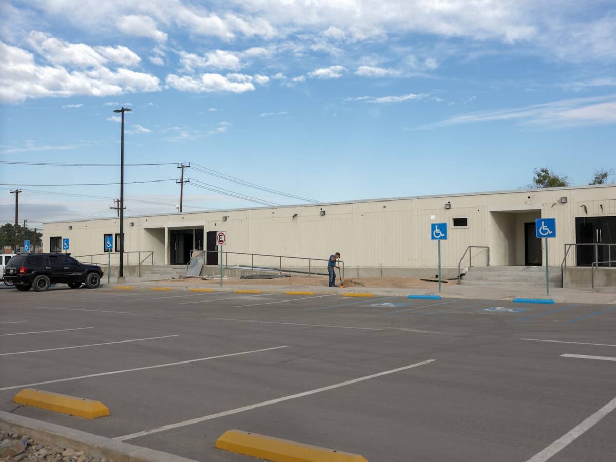 Las nuevas oficinas de Recaudación de Rentas del Estado ubicadas en la zona oriente de Mexicali permanecen cerradas al público, pese a que su apertura estaba prevista para inicios de enero. Foto: Javier Gallegos