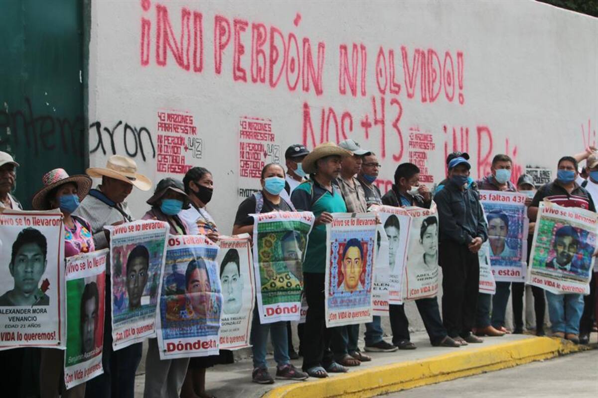 Ayotzinapa: Padres de los 43 normalistas exigen videos al poder judicial