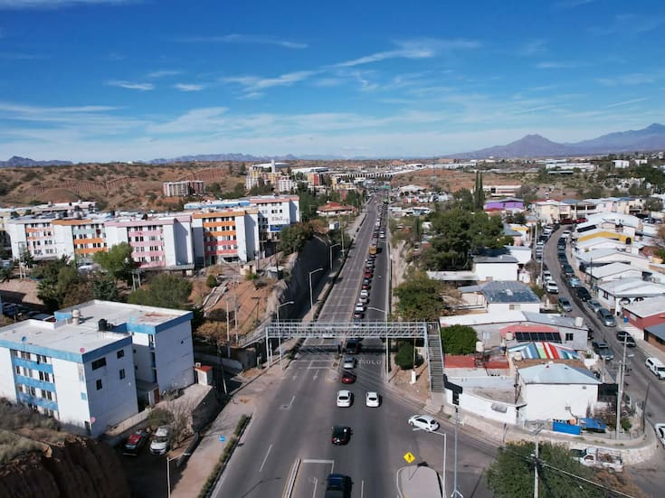 Regreso de paisanos congestiona garitas de Nogales