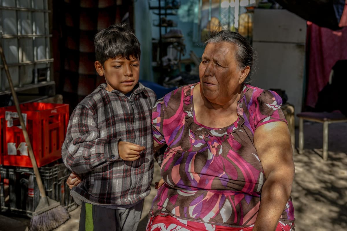 Martina acaba de perder a su hija y tiene que cuidar de sus bisnietos y esposo enfermo