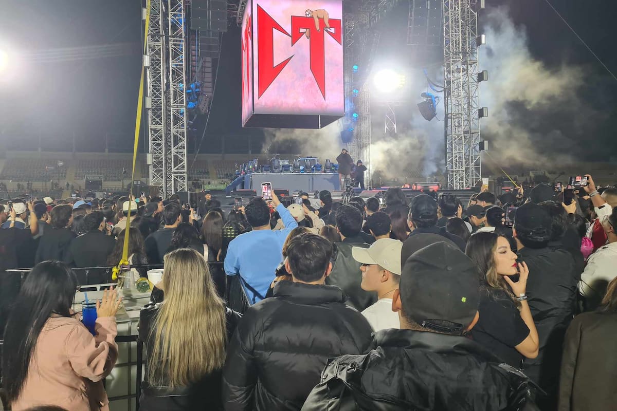 Comienza a llenarse el estadio Héroe de Nacozari previo al concierto de Natanael Cano en Hermosillo