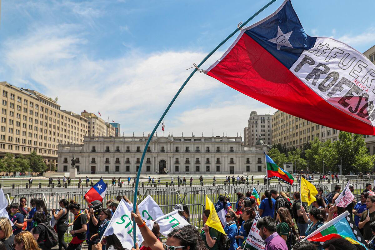 Chile: oposición rechaza anuncio sobre nueva Constitución