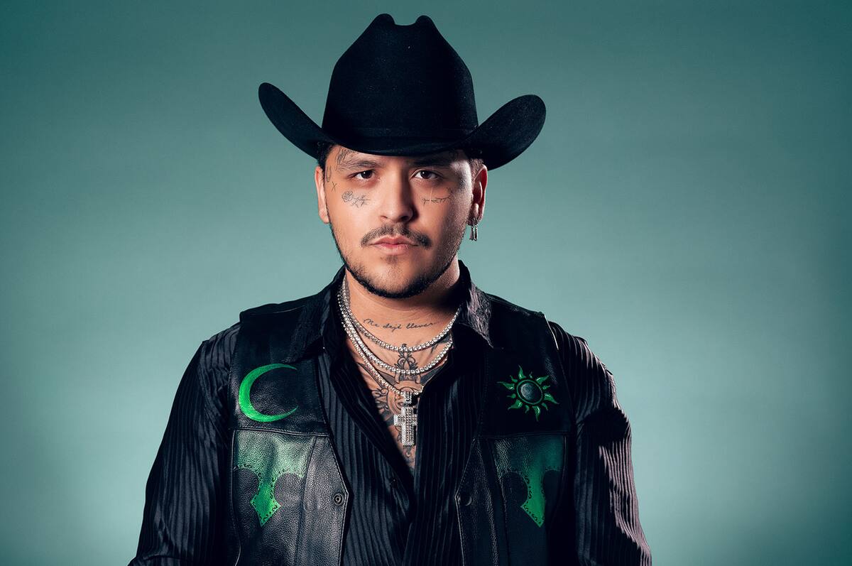 Christian Nodal se enfrenta a demanda millonaria en Colombia.