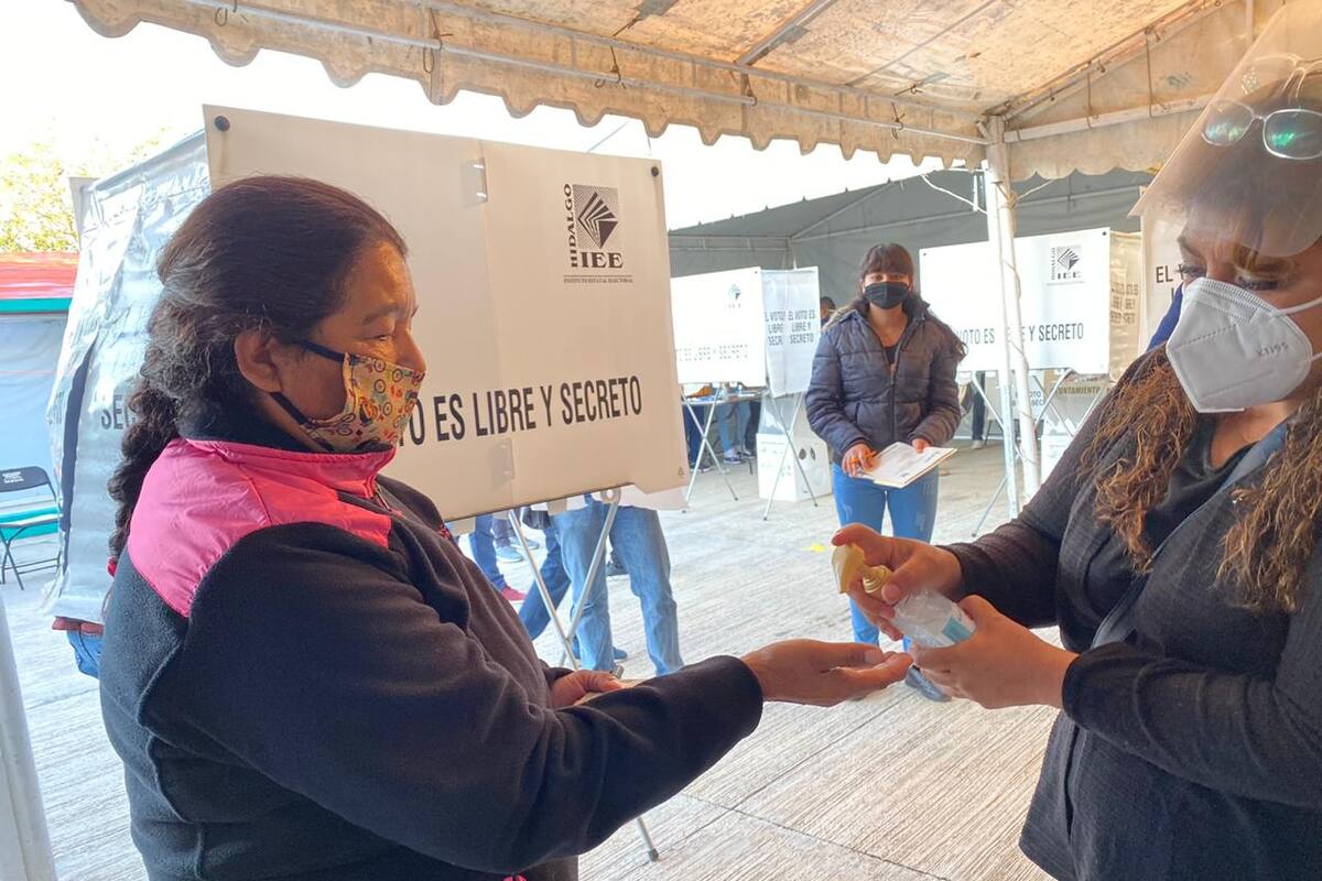 Elecciones en Hidalgo: Apertura de casillas inicia con largas filas