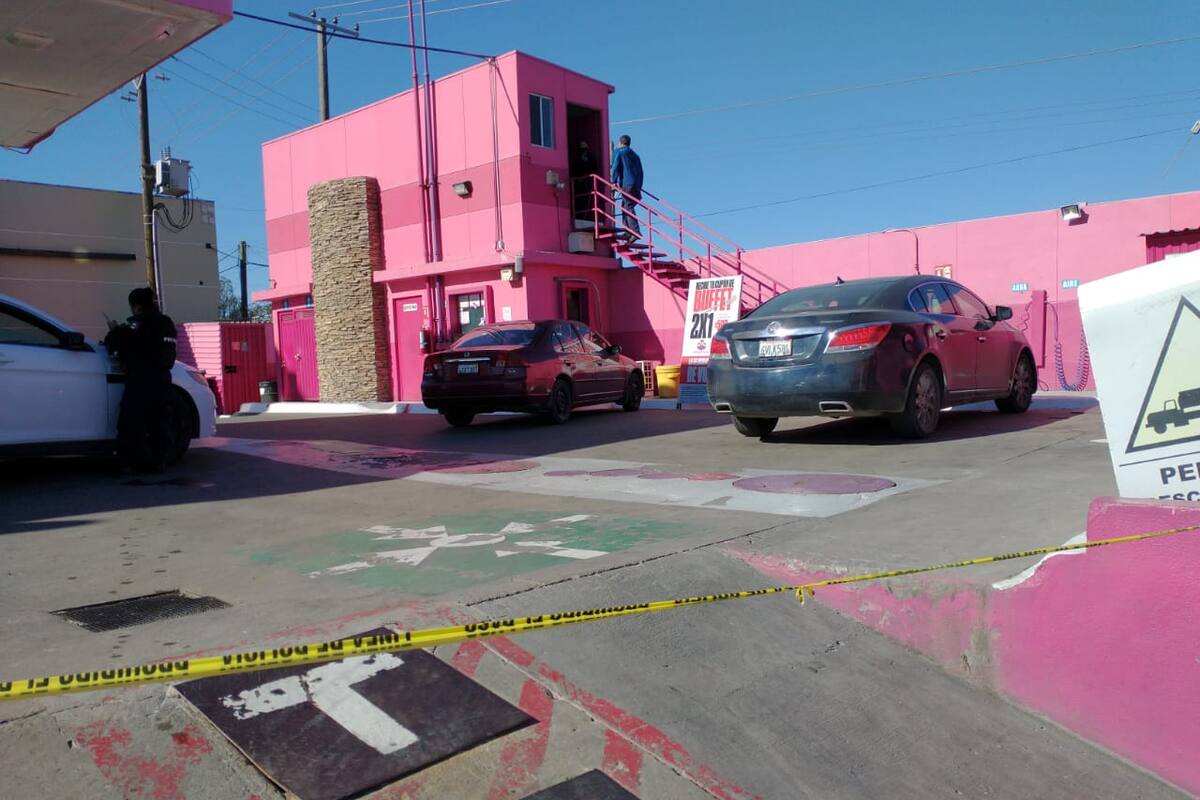 Balean a pareja en gasolinera
