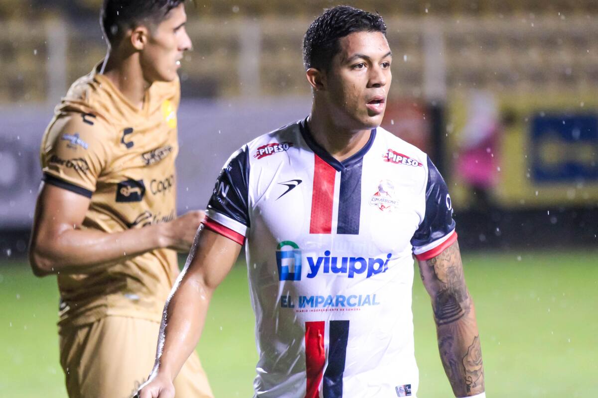 Casi 3 años después juega un extranjero con Cimarrones