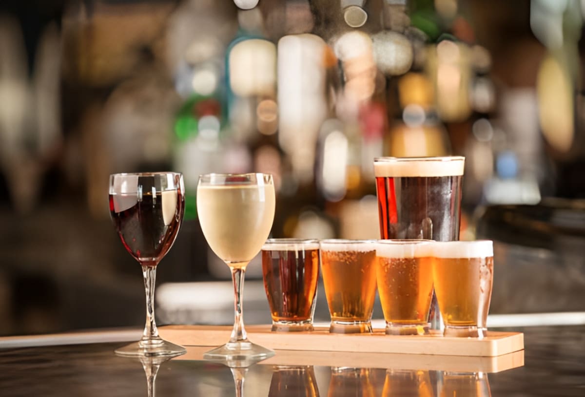 ¿Vino o cerveza? Cuál engorda más y cuál es mejor para bajar de peso | Foto: Especial (iStock)