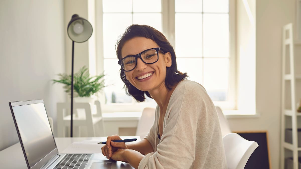 Mujeres aceptarían ganar hasta 10% menos por trabajar desde casa, mientras que los hombres no mostraron esta disposición, advierte el BID