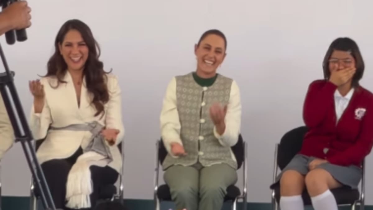 Claudia Sheinbaum y el “six-seven”: las veces que la presidenta hizo el gesto viral con niños y estudiantes (VIDEO)