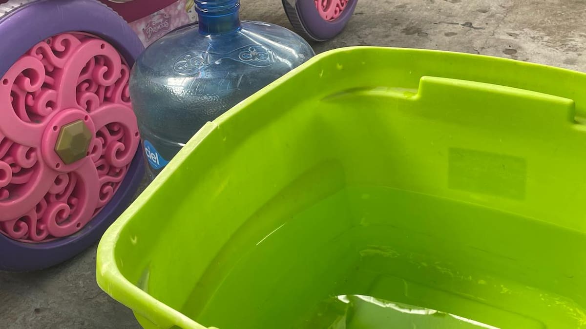 Habitantes de distintas colonias compartieron cómo almacenaron agua y ajustaron sus rutinas ante la suspensión del servicio. Foto: Michelle Castillo