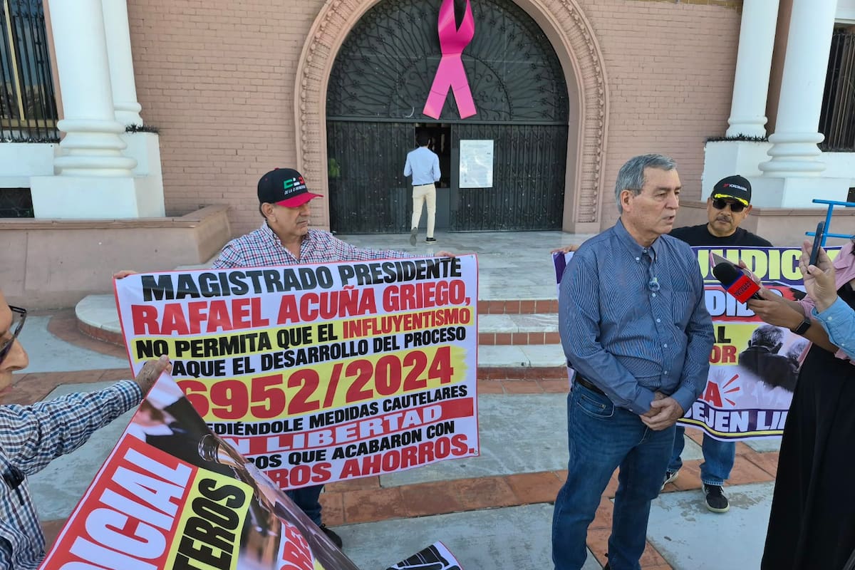 Afectados por presunto fraude de 28 millones en Sonora, a quienes ofrecieron inversiones para obtener pensiones de hasta 60 mil pesos mensuales, protestan y piden reparar el daño antes de liberar a dos acusados