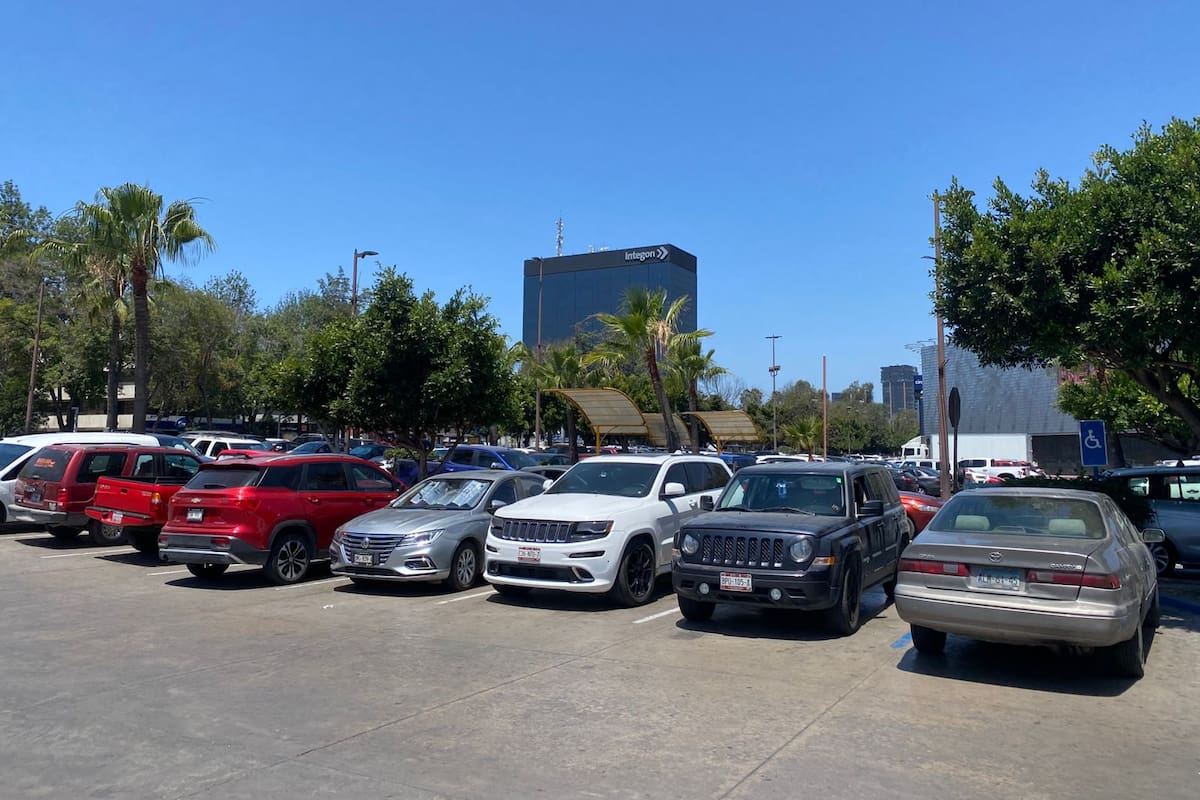 Gastan tijuanenses hasta 200 pesos semanales en estacionamientos