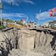 Un mega socavón se ‘come’ parte del Bulevar Cuauhtémoc Sur