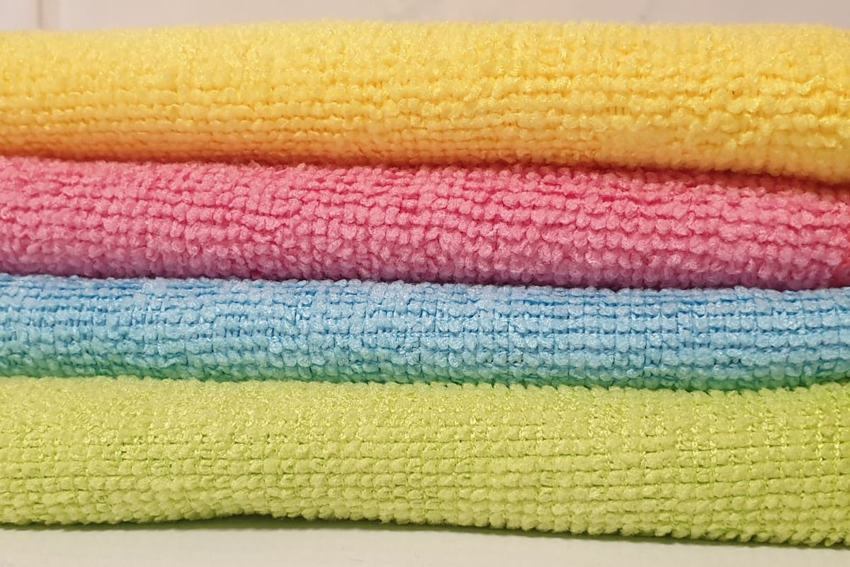 ¿Cómo eliminar el olor a huevo de los trapos de cocina?