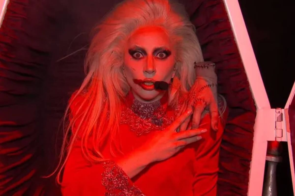Lady Gaga presenta popurrí de canciones con temática de “Wednesday” en TUDUM