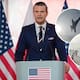 “Los sobrevuelos continuarán hasta que mejore la moral”: la frase de Pete Hegseth tras el incidente de los Blue Angels en Florida, donde un jet voló a baja altura y sorprende a bañistas