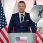 “Los sobrevuelos continuarán hasta que mejore la moral”: la frase de Pete Hegseth tras el incidente de los Blue Angels en Florida, donde un jet voló a baja altura y sorprende a bañistas