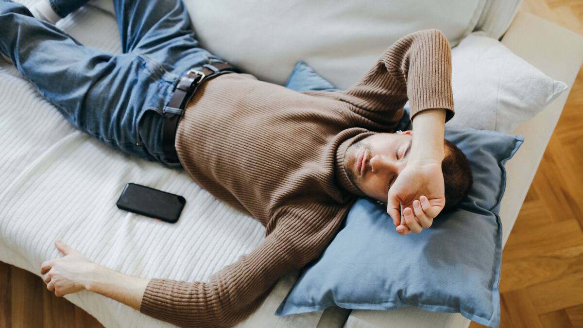 La recomendación general sigue siendo dormir entre ocho y diez horas cada noche y mantener horarios regulares| Foto: Especial (canva)