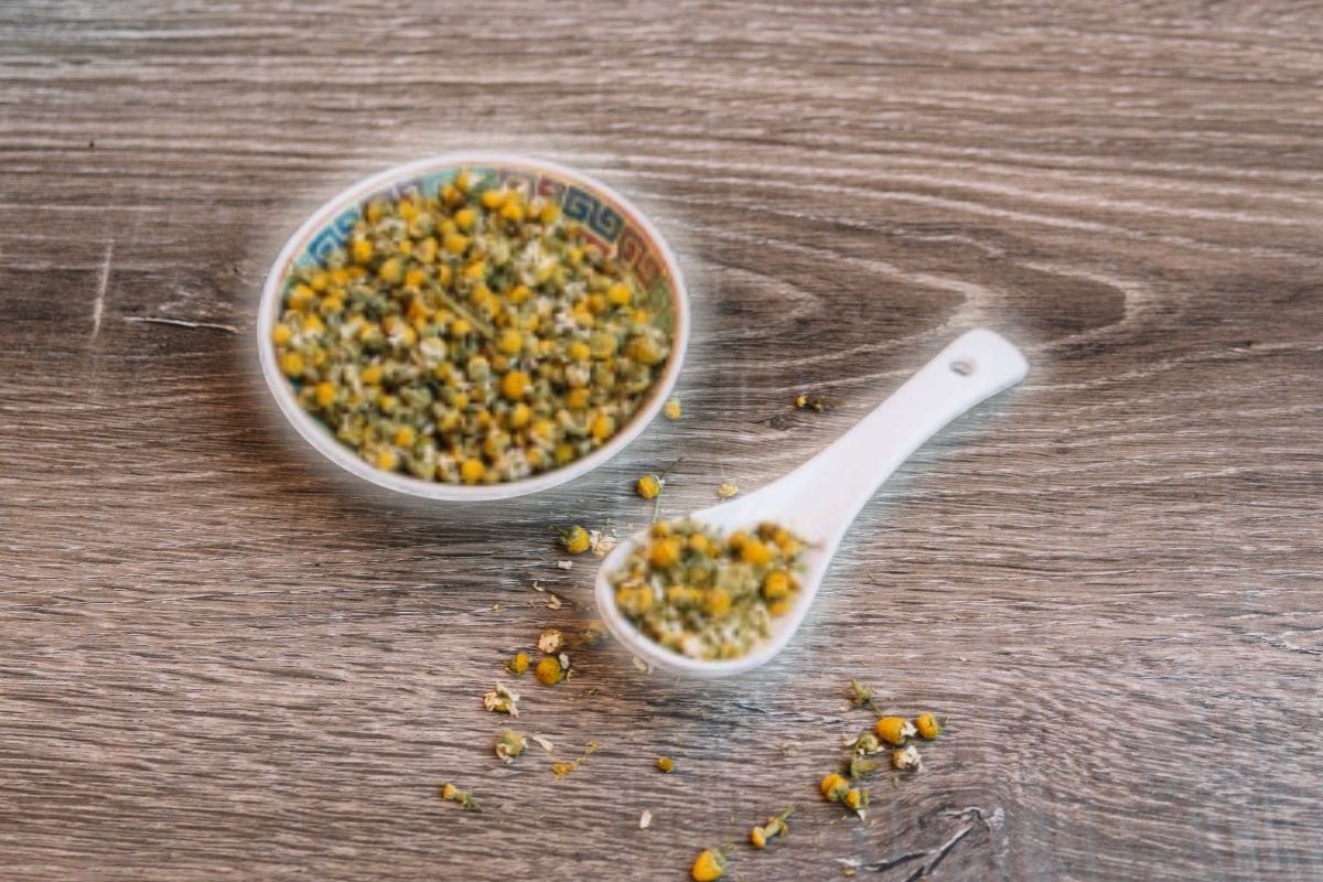 Cómo aliviar la pesadez estomacal con manzanilla