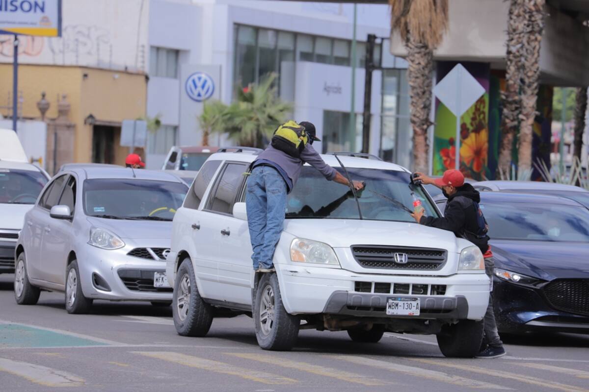 Hermosillo: Retiran de las calles a cuatro “limpia vidrios” a la semana cuando son agresivos