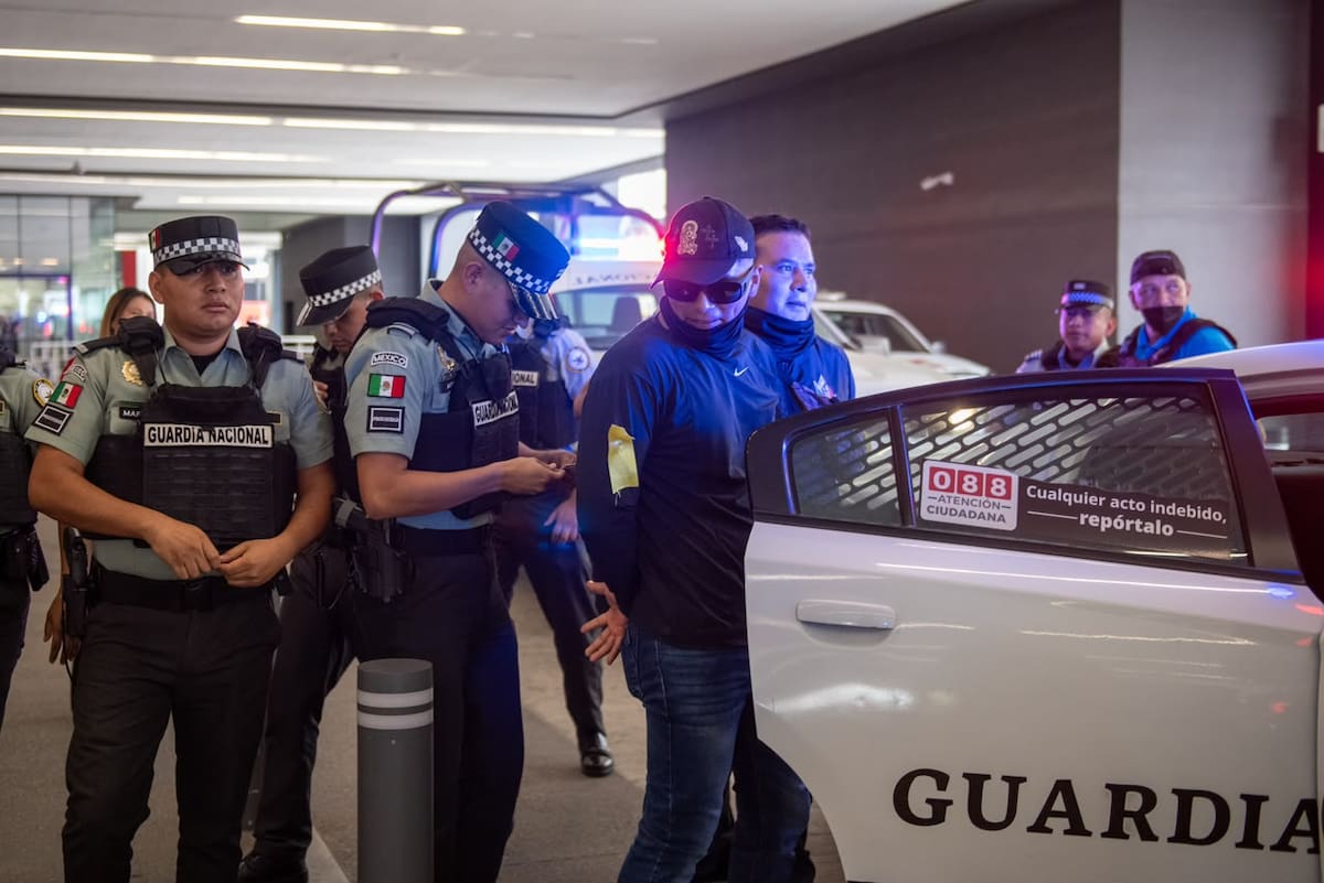 Elementos de la Guardia Nacional y personal del Aeropuerto Internacional de Tijuana realizaron un simulacro a escala real para representar la toma de rehenes y el apoderamiento de instalaciones. Foto: Cortesía / Border Zoom