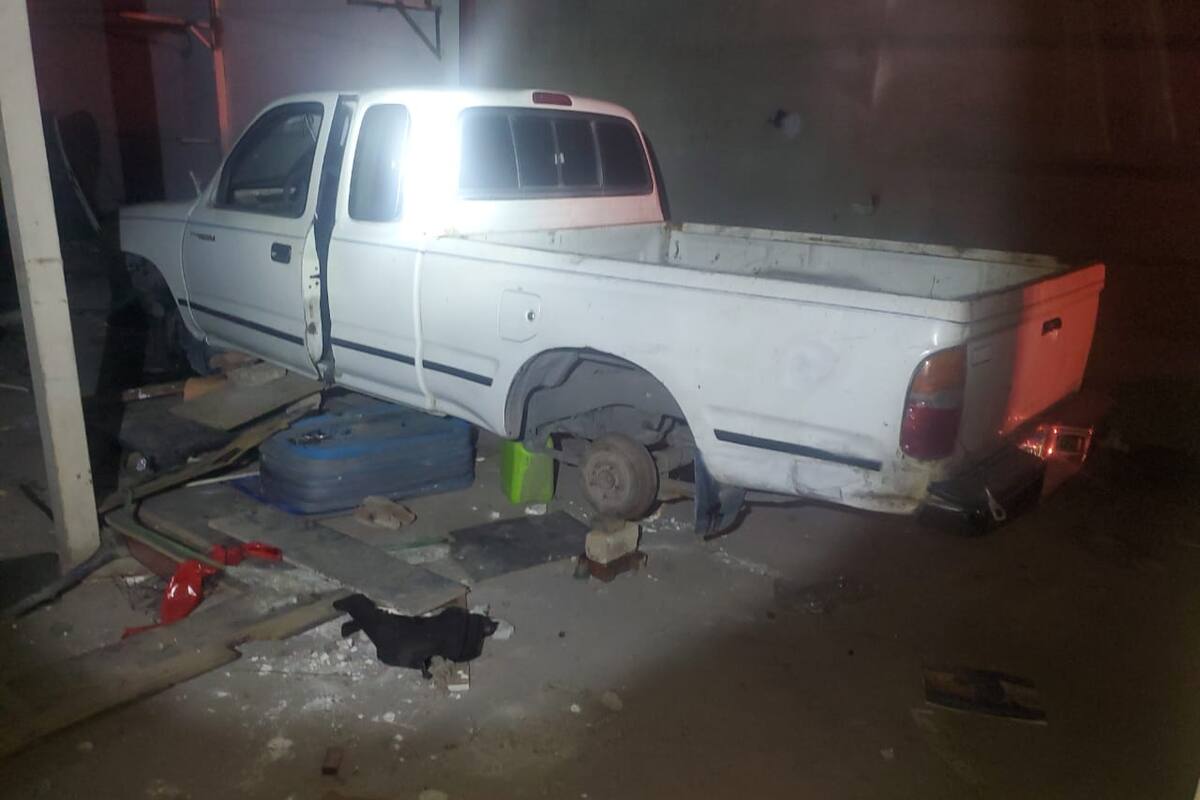 Con segueta desmantelaba auto robado