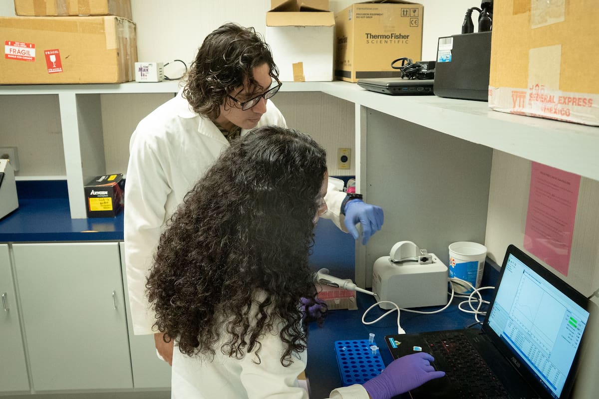 Cicese abre sus laboratorios a 15 jóvenes investigadores