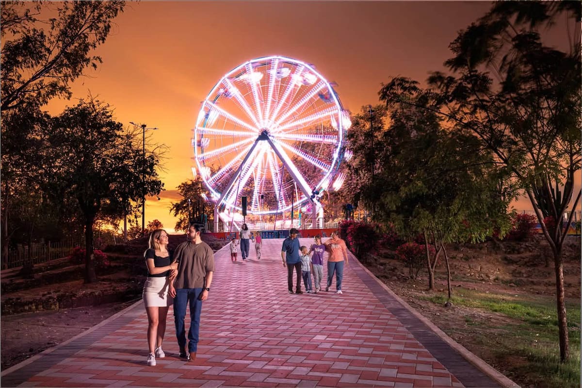 El Skyflyer y la rueda de la fortuna forman parte de la modernización del Parque Ostimuri, informó Alfonso Durazo Montaño. FOTO: ESPECIAL