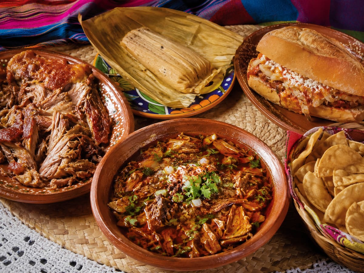 Chilaquiles vs Kimchi mientras México desayuna con tortillas fritas, huevos y birria, Corea del Sur opta por el arroz tostado, las sopas fermentadas y el picante haejang-guk que cura la resaca