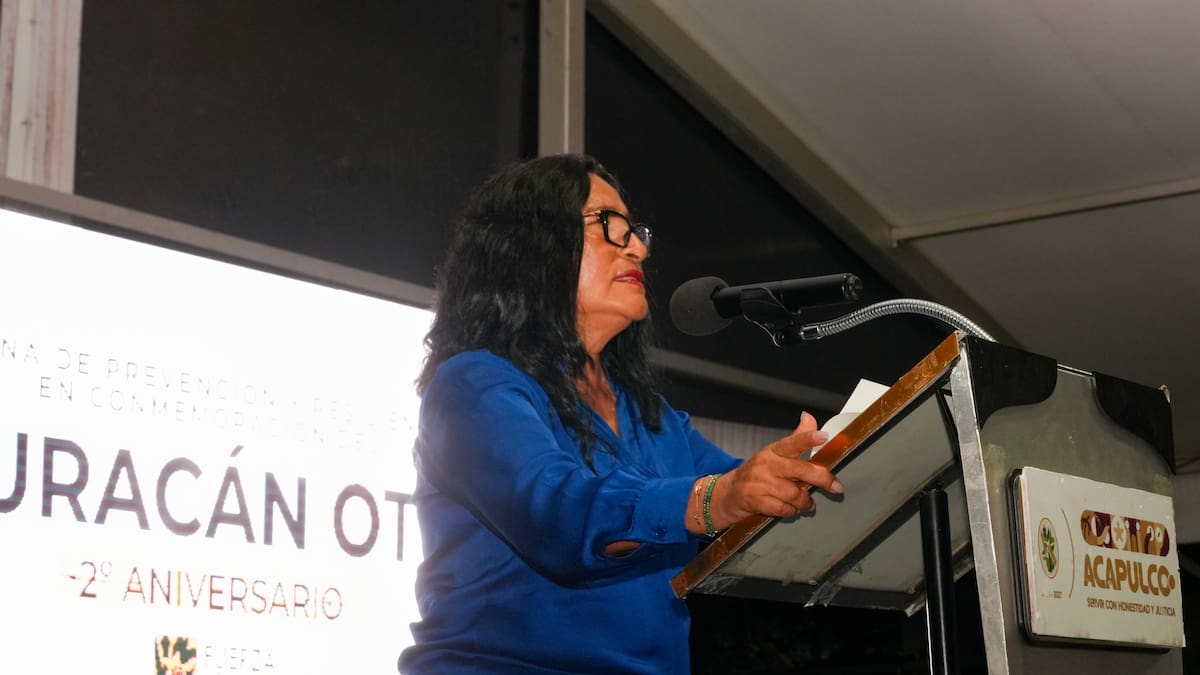 Le regalan un collar francés valorado en 227 mil pesos a alcaldesa de Acapulco y ella defiende el obsequio, asegurando que “el pueblo la ama y le regala cosas”