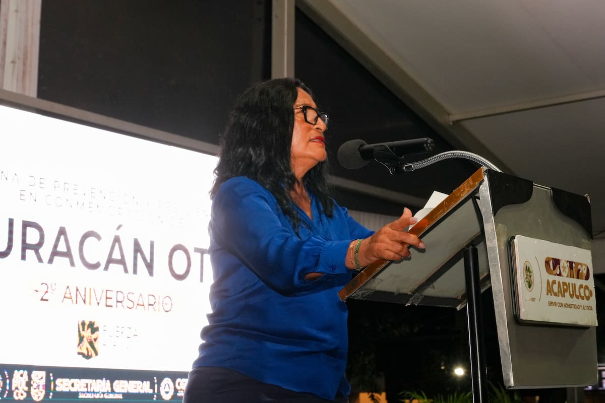 Le regalan un collar francés valorado en 227 mil pesos a alcaldesa de Acapulco y ella defiende el obsequio, asegurando que “el pueblo la ama y le regala cosas”