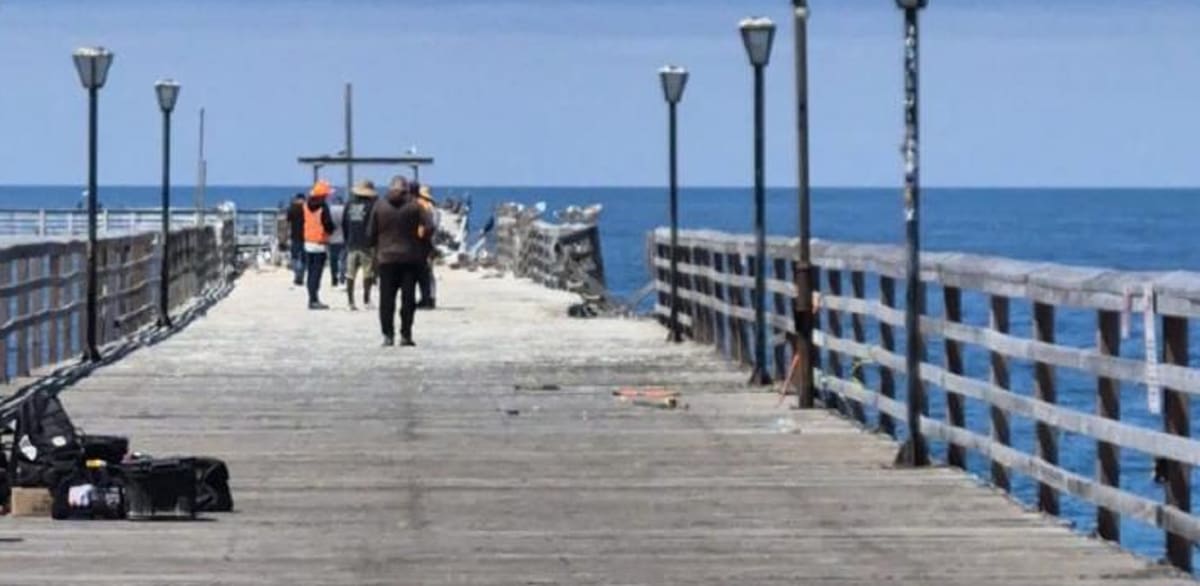 La sección del muelle de Rosarito que colapsó hace tres años será demolida tras descartarse su reconstrucción por el alto costo que representaría recuperar la estructura completa. Foto: Carmen Gutiérrez.