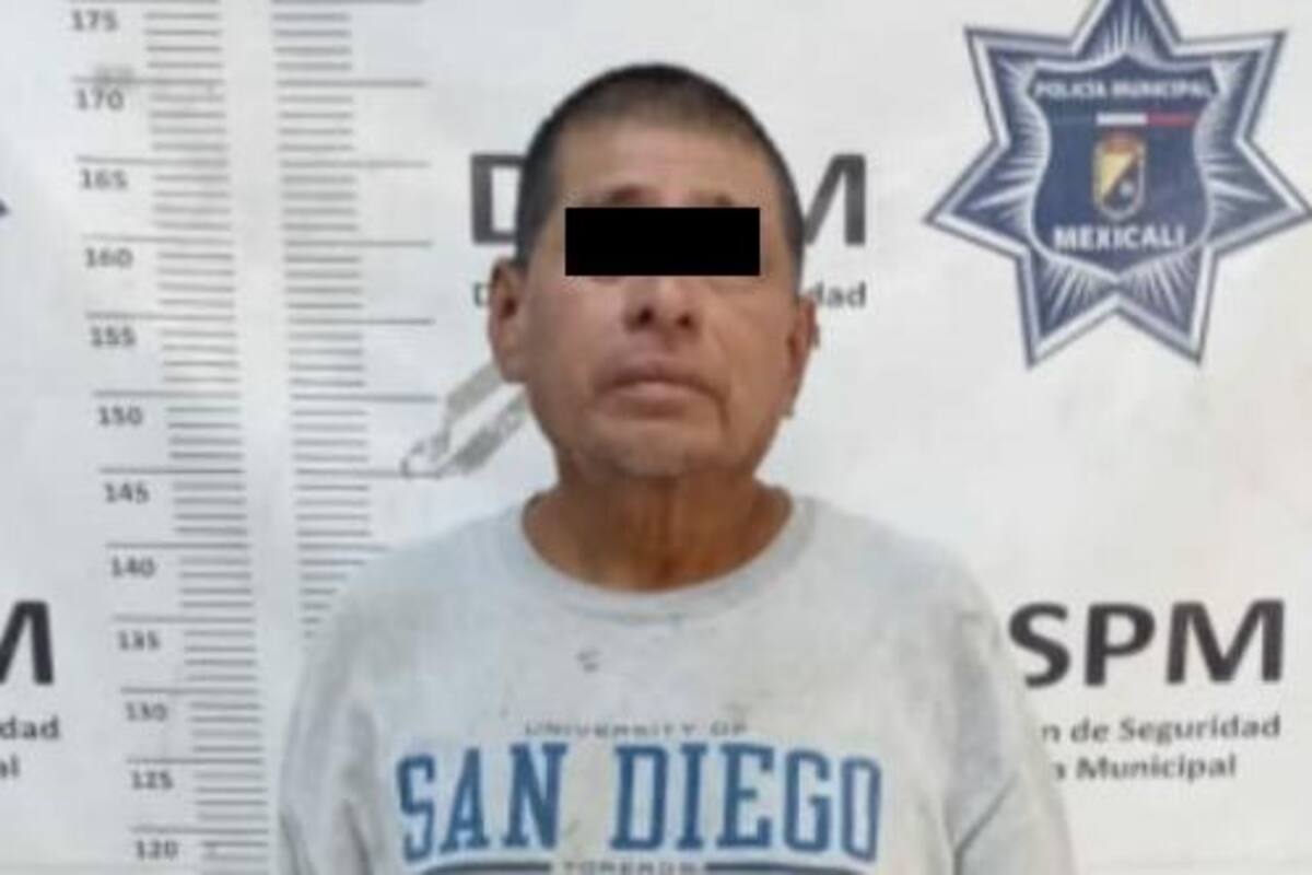 Amenaza a hombre con arma falsa para que le pague