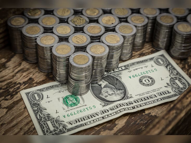 Peso sufre su peor caída en tres meses y el dólar sube a 18.70