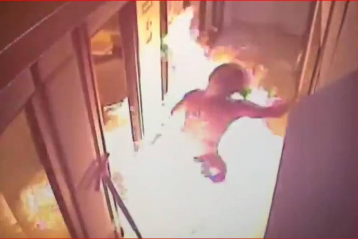 Captan en video momento en que prenden fuego a oficinas del jurídico de FES Acatlán