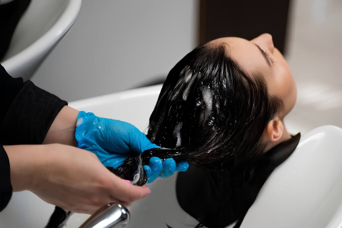 Razones por las que deberías evitar el tinte negro para el cabello