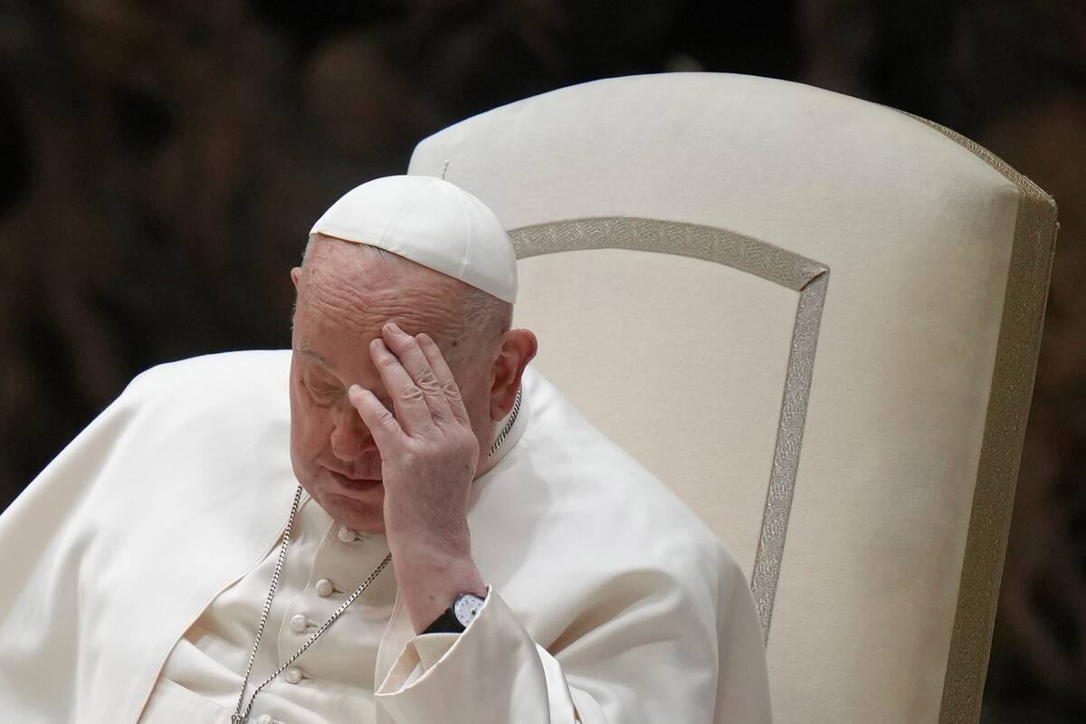 La frágil voz de Francisco, entre respiraciones pesadas y en su español nativo, fue transmitida el jueves a los fieles reunidos en la Plaza de San Pedro para la recitación nocturna del rosario. FOTO: AP