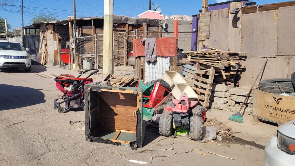 Convierten casa en basurero clandestino y reciben multa en Los Encinos