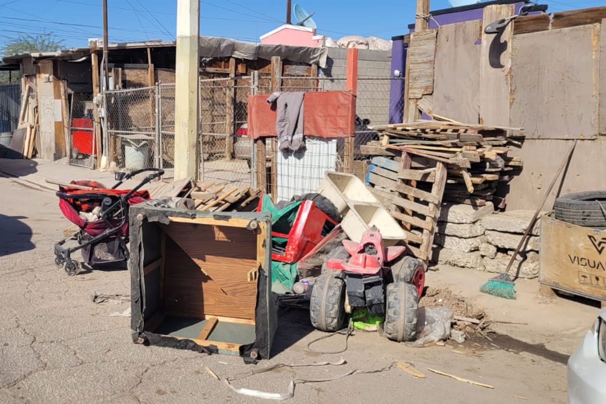 Convierten casa en basurero clandestino y reciben multa en Los Encinos