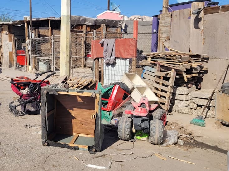 Convierten casa en basurero clandestino y reciben multa en Los Encinos