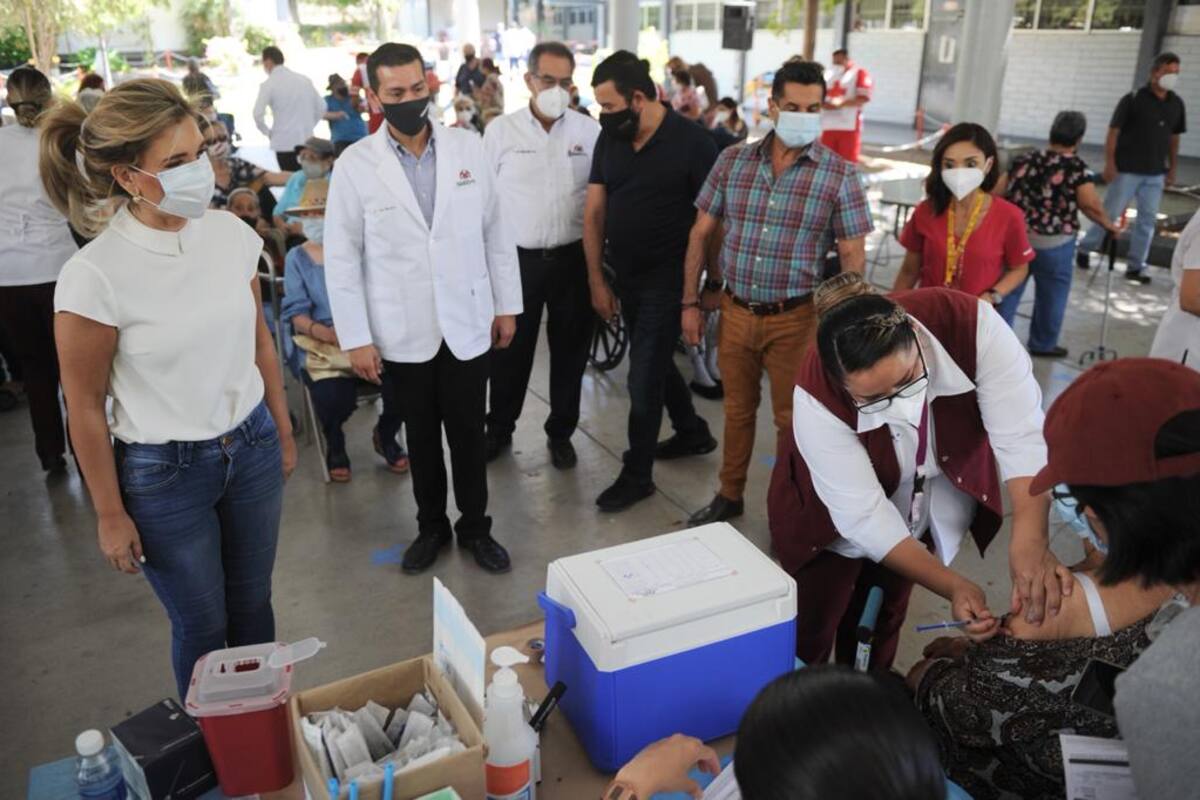 Supervisa Gobernadora aplicación de vacunas contra el Covid-19