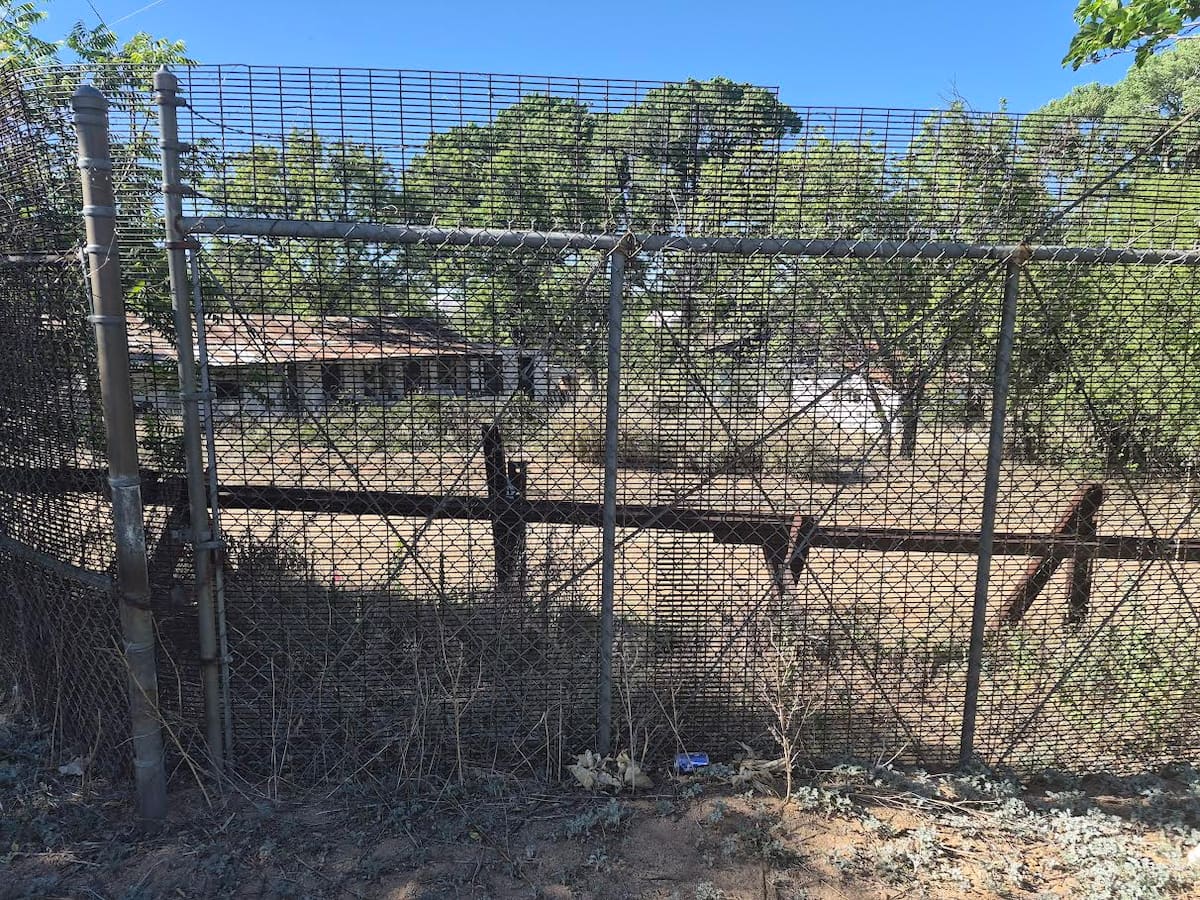 En la garita de Lochiel todavía se encuentra un cerco con una cadena y candado que separa los dos lados de la frontera. FOTO: BANCO DIGITAL
