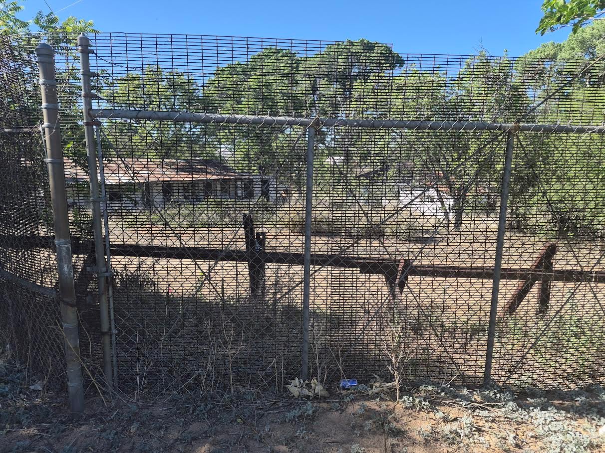 En la garita de Lochiel todavía se encuentra un cerco con una cadena y candado que separa los dos lados de la frontera. FOTO: BANCO DIGITAL
