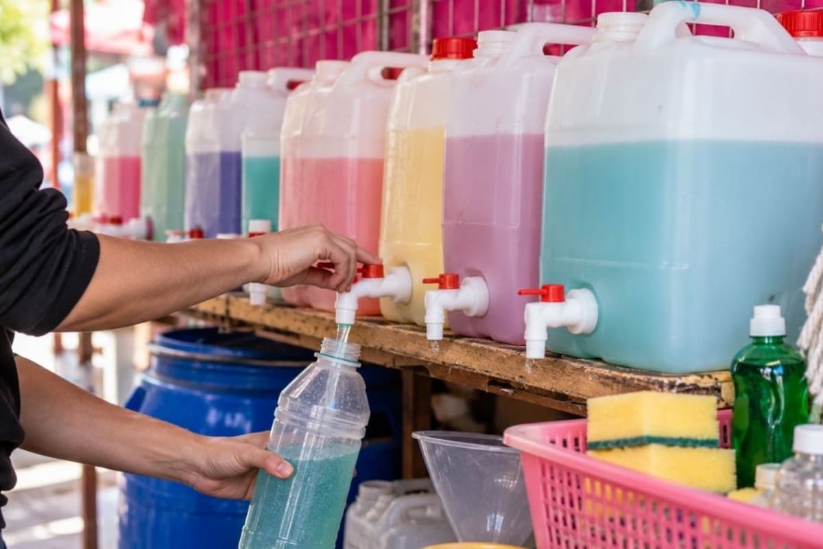 Profeco demuestra que comprar productos de limpieza a granel permite ahorrar hasta 50 % en comparación con los supermercados de cadena