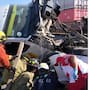 Tráiler intenta ganarle el paso al tren y termina destrozado en el ejido Puebla