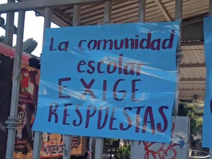 Padres de familia toman escuela en Rosarito, exigen personal docente y administrativo