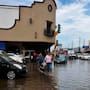 Lluvia y fuertes vientos provocan caída de árboles y otras afectaciones en Ciudad Obregón