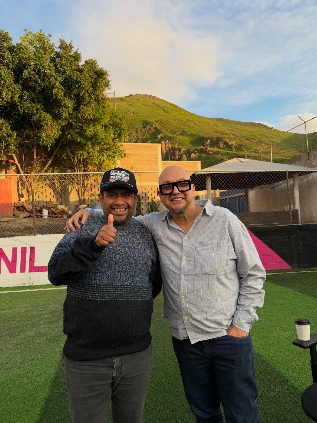 El locutor recorrió las instalaciones del centro de rehabilitación junto a