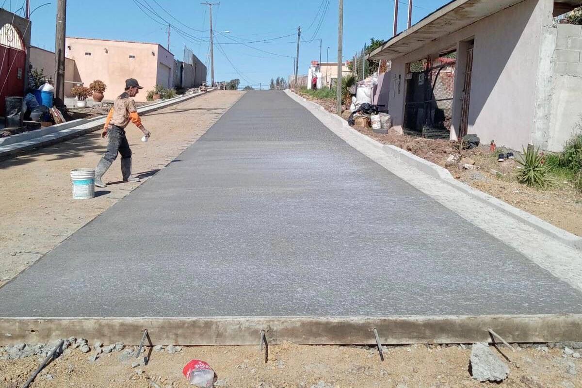 Recursos de regularización de 'chocolates' se destinan a pavimentación en Rosarito