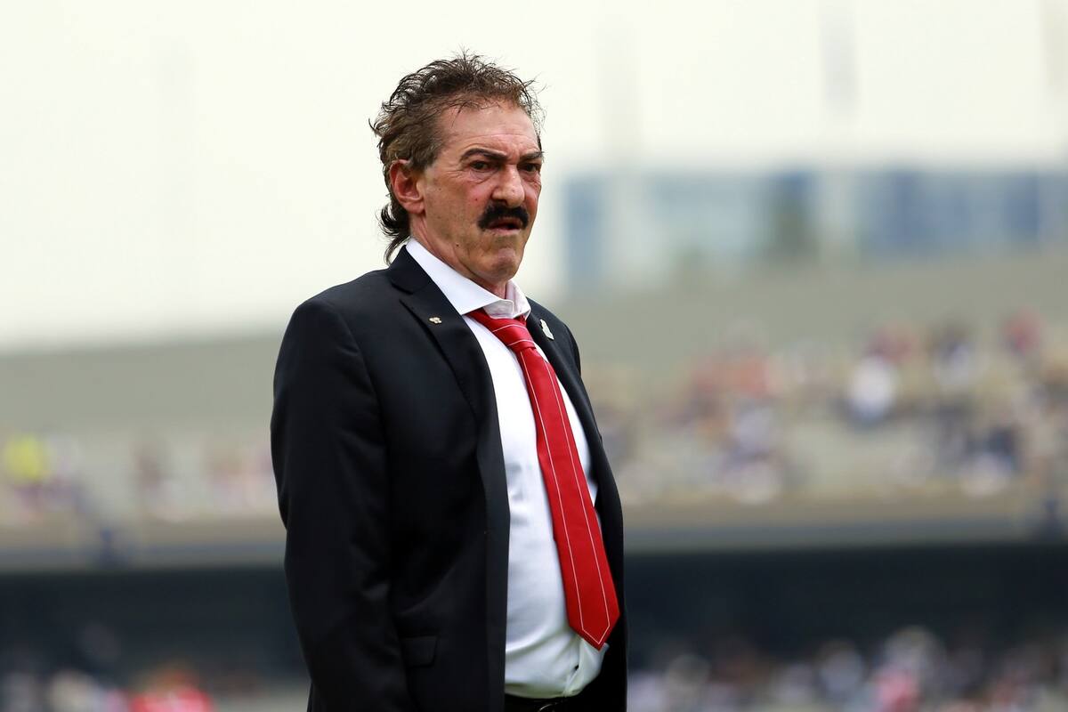 Me extraña que un jugador no quiera vestir la camisa del 'Tri': La Volpe